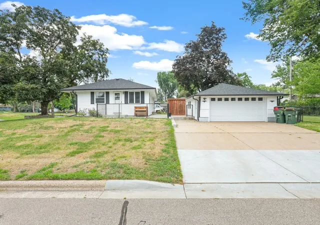 Photo 3 of Single family home for sale at 9141 Oliver Ave S, Minneapolis, MN 55431 | MLS# 7129102 | Listing updated on 2026-09-12