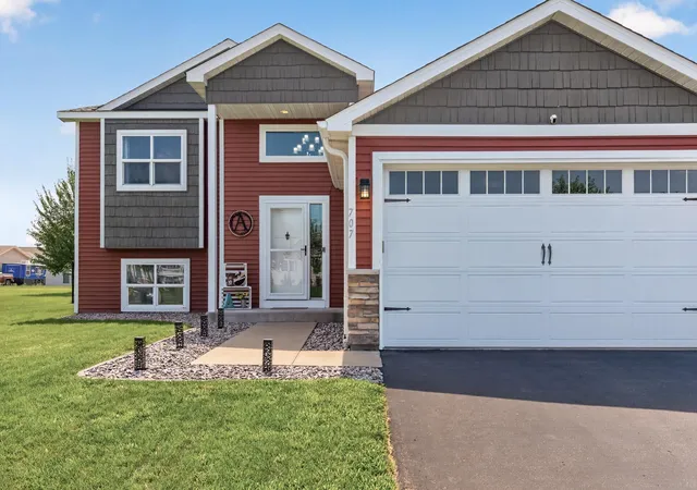 2nd image of 707 Greenwood St Sw, Isanti, MN 55040 | MLS# 7129163