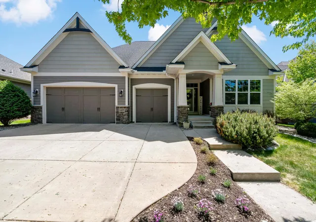 Photo 1 of Single family home for sale at 16899 E Lake Dr, Lakeville, MN 55044 | MLS# 7129165 | Listing updated on 2026-09-23