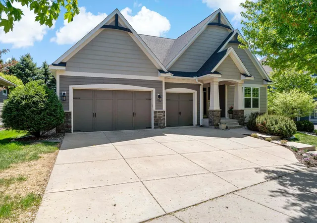 2nd image of 16899 E Lake Dr, Lakeville, MN 55044 | MLS# 7129165