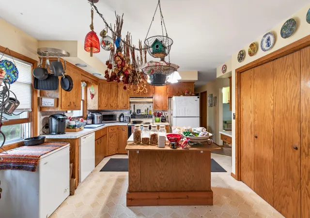Photo 3 of House for sale at 1398 25Th St Nw, New Brighton, MN 55112 | MLS# 7129166 | Listing updated on 2026-10-02