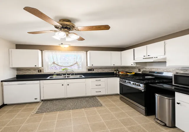 1st image of 144 E Rose St, Owatonna, MN 55060 | MLS# 7129174