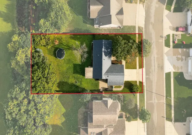 Photo 2 of Single family home for sale at 1007 Golfers Ct Se, Rochester, MN 55904 | MLS# 7129192 | Listing updated on 2026-09-04