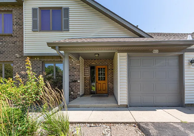 3rd image of 7250 Hunters Run, Eden Prairie, MN 55346 | MLS# 7129208