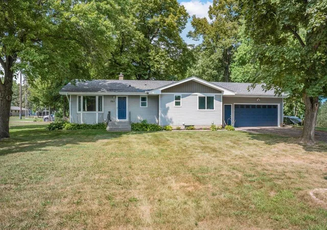 1st image of 727 Tanglewood Dr, Saint Paul, MN 55126 | MLS# 7129209