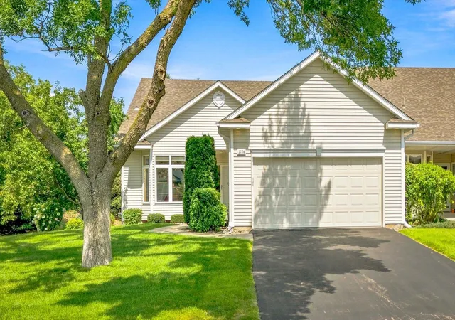 Photo 3 of Single family home for sale at 2774 Boulder Dr, Burnsville, MN 55337 | MLS# 7129211 | Listing updated on 2026-08-31
