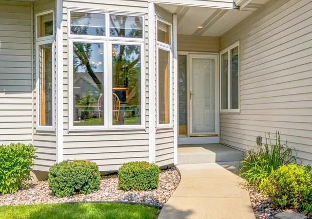 Photo 4 of Single family home for sale at 2774 Boulder Dr, Burnsville, MN 55337 | MLS# 7129211 | Listing updated on 2026-08-31