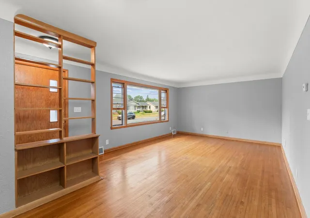 Photo 4 of Single family home for sale at 238 Macarthur St W, South Saint Paul, MN 55075 | MLS# 7129216 | Listing updated on 2026-09-20