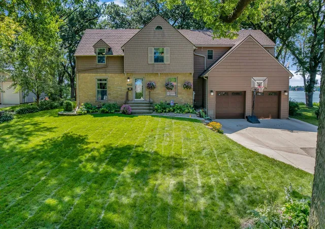 Photo 1 of Single family home for sale at 1210 Albion Ave, Fairmont, MN 56031 | MLS# 7129218 | Listing updated on 2026-09-03