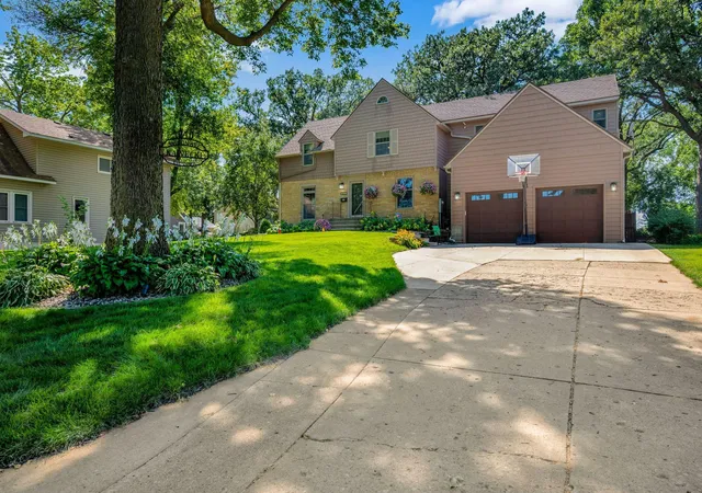 2nd image of 1210 Albion Ave, Fairmont, MN 56031 | MLS# 7129218