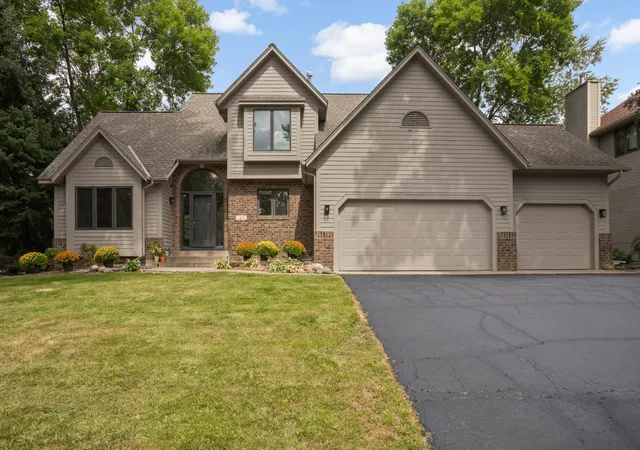 Photo 1 of Single family home for sale at 1381 Interlachen Dr, Saint Paul, MN 55123 | MLS# 7129236 | Listing updated on 2026-09-17