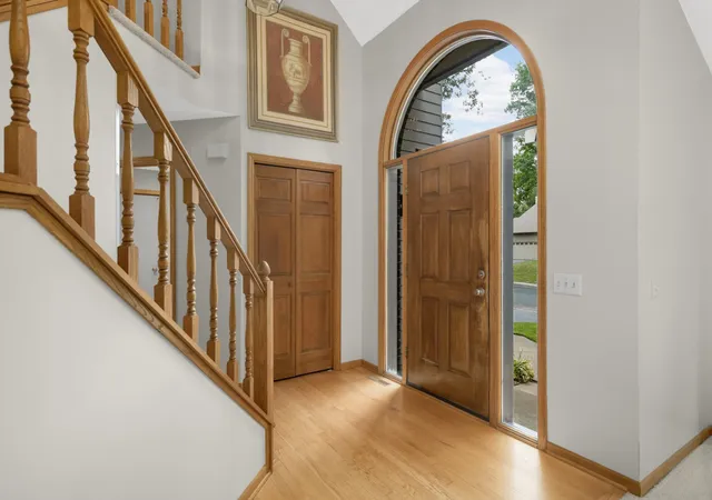 4th image of 1381 Interlachen Dr, Saint Paul, MN 55123 | MLS# 7129236