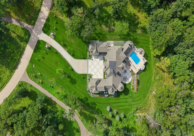 Photo 4 of Single family home for sale at 14 Cherrywood Cir, North Oaks, MN 55127 | MLS# 7129253 | Listing updated on 2026-08-25
