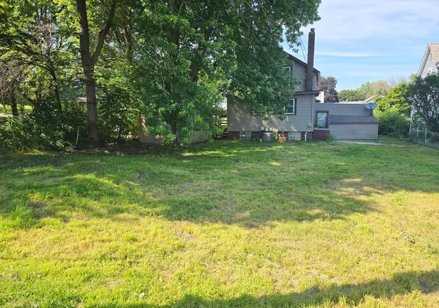 2nd image of 706 E 3rd St, Fairmont, MN 56031 | MLS# 7129265