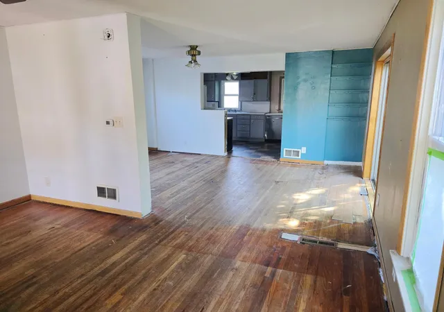 4th image of 706 E 3Rd St, Fairmont, MN 56031 | MLS# 7129265