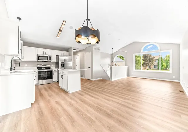 3rd image of 2827 18Th Ave E, Shakopee, MN 55379 | MLS# 7129267