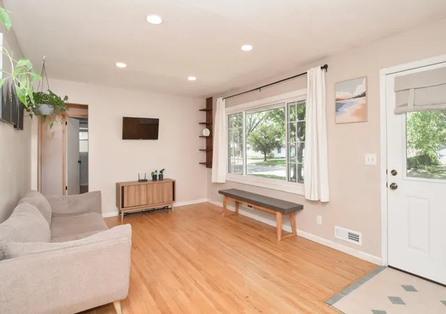 2nd image of 11565 Ilex St Nw, Minneapolis, MN 55448 | MLS# 7129273
