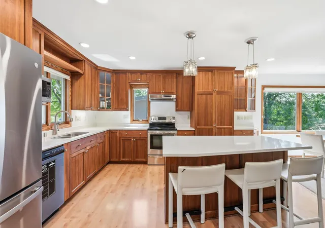 Photo 3 of Single family home for sale at 29 Orme Ct, Saint Paul, MN 55116 | MLS# 7129279 | Listing updated on 2026-09-06