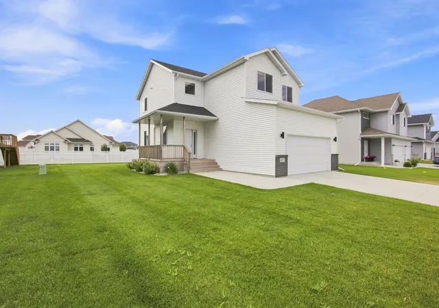 Photo 2 of Single family home for sale at 6797 28th Street S, Fargo, ND 58104 | MLS# 7129300 | Listing updated on 2026-10-27
