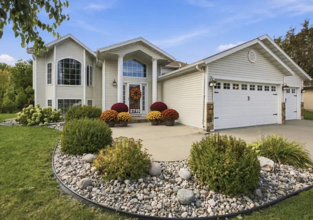 Photo 1 of Single family home for sale at 2715 32nd Street S, Fargo, ND 58103 | MLS# 7129302 | Listing updated on 2026-10-06