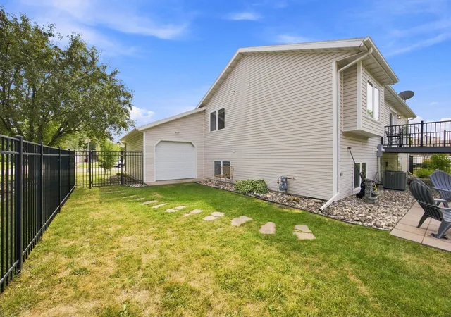 Photo 4 of Single family home for sale at 2715 32nd Street S, Fargo, ND 58103 | MLS# 7129302 | Listing updated on 2026-09-18