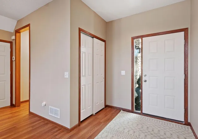 2nd image of 15549 Lilac Dr, Eden Prairie, MN 55347 | MLS# 7129328