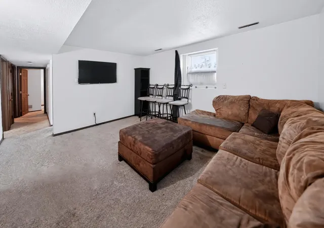 2nd image of 318 Baker St E, Saint Paul, MN 55107 | MLS# 7129346
