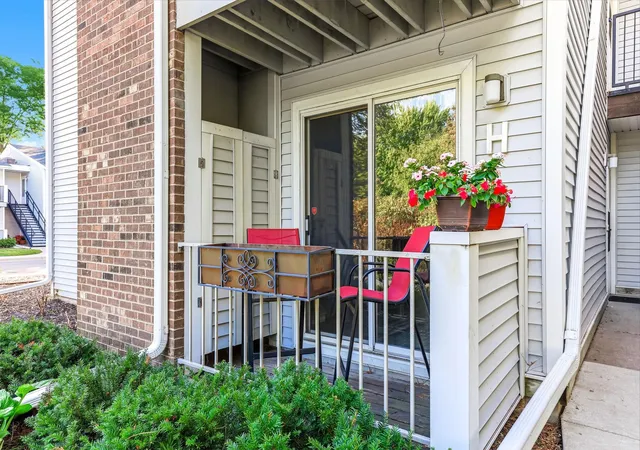 Photo 2 of Condo for sale at 2310 Benson Ave #H, Saint Paul, MN 55116 | MLS# 7129355 | Listing updated on 2026-09-01