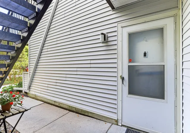 Photo 3 of Condo for sale at 2310 Benson Ave #H, Saint Paul, MN 55116 | MLS# 7129355 | Listing updated on 2026-09-01