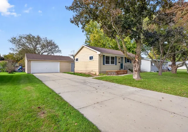 Photo 3 of Single family home for sale at 803 4th Avenue Se, Stewartville, MN 55976 | MLS# 7129357 | Listing updated on 2026-10-10