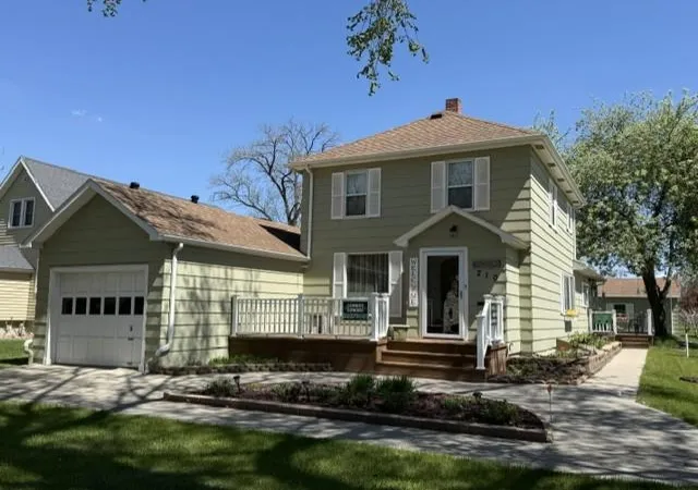 Photo 1 of Single family home for sale at 210 9th Street N, Breckenridge, MN 56520 | MLS# 7129358 | Listing updated on 2026-09-21