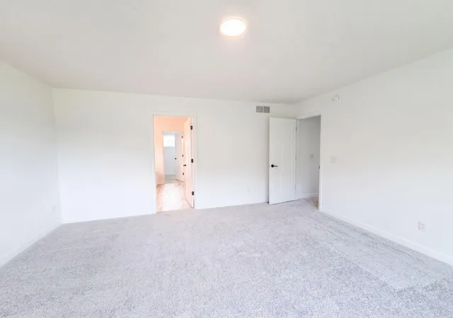 Photo 3 of Sale Pending at 843 Londonderry Ln NW, Rochester, MN 55901 | MLS# 7129389 | Listing updated on 2026-09-02