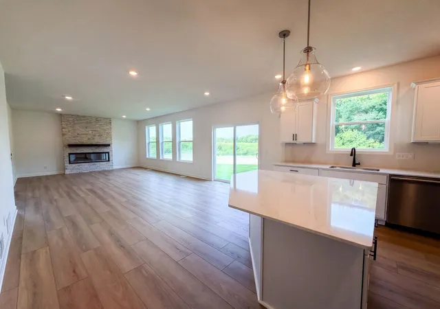 Photo 4 of Sale Pending at 843 Londonderry Ln NW, Rochester, MN 55901 | MLS# 7129389 | Listing updated on 2026-09-02