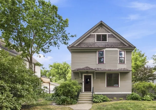Photo 4 of Single family home for sale at 819 8Th Ave N, Fargo, ND 58102 | MLS# 7129410 | Listing updated on 2026-09-03