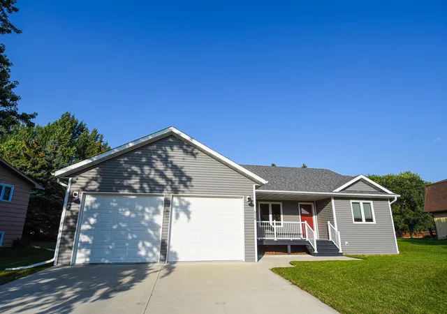 2nd image of 828 Alice Dr, Thief River Falls, MN 56701 | MLS# 7129445
