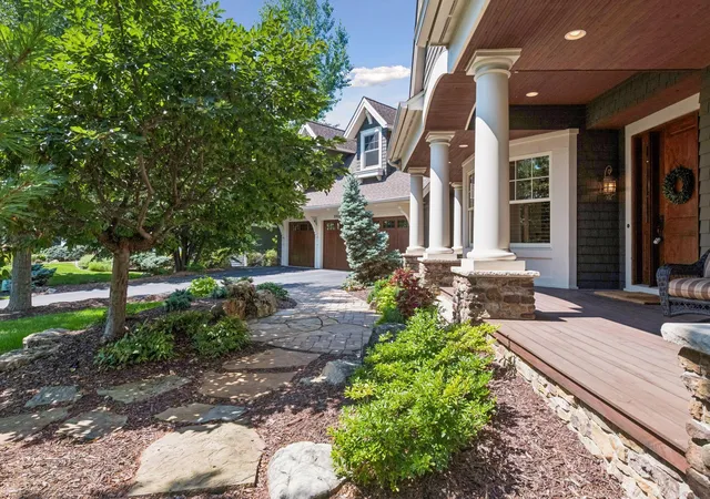 Photo 4 of Single family home for sale at 20650 Parkview Ln, Excelsior, MN 55331 | MLS# 7129463 | Listing updated on 2026-09-15