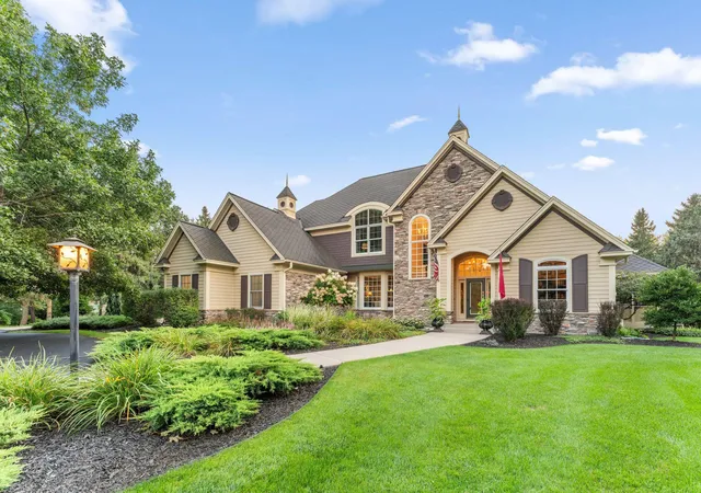 Photo 1 of Mansion for sale at 4570 Neal Ave N, Stillwater, MN 55082 | MLS# 7129468 | Listing updated on 2026-09-04