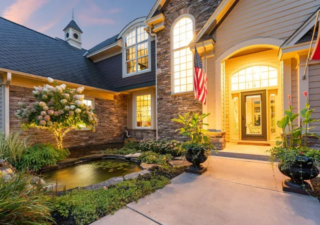 Photo 2 of Mansion for sale at 4570 Neal Ave N, Stillwater, MN 55082 | MLS# 7129468 | Listing updated on 2026-09-04