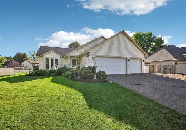 Photo 2 of Single family home for sale at 7459 Jeffery Ln S, Cottage Grove, MN 55016 | MLS# 7129488 | Listing updated on 2026-10-21