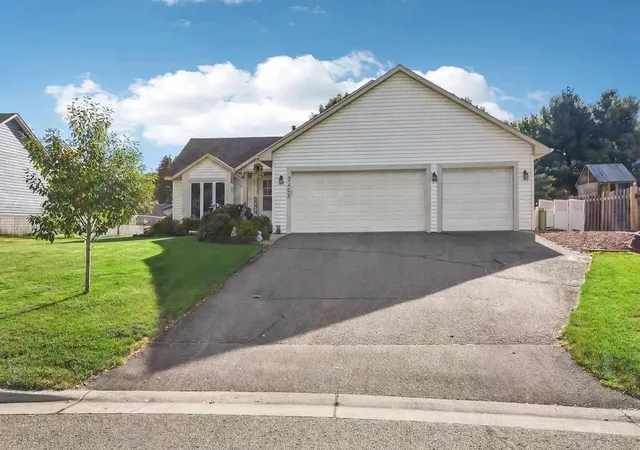 Photo 3 of Single family home for sale at 7459 Jeffery Ln S, Cottage Grove, MN 55016 | MLS# 7129488 | Listing updated on 2026-10-07