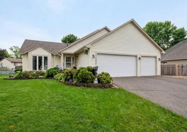 Photo 3 of Single family home for sale at 7459 Jeffery Ln S, Cottage Grove, MN 55016 | MLS# 7129488 | Listing updated on 2026-10-21