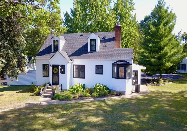 Photo 1 of Single family home for sale at 739 10th Street Nw, Saint Paul, MN 55112 | MLS# 7129504 | Listing updated on 2026-10-02