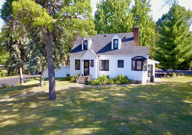 Photo 3 of Single family home for sale at 739 10th Street Nw, Saint Paul, MN 55112 | MLS# 7129504 | Listing updated on 2026-10-02