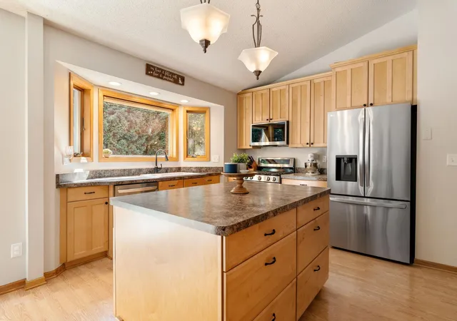 5th image of 1939 Greenwood Dr Ne, Owatonna, MN 55060 | MLS# 7129527