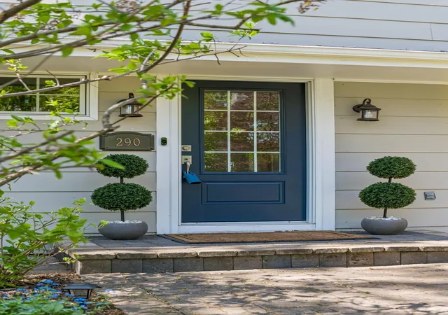 3rd image of 290 Ridgeview Dr E, Wayzata, MN 55391 | MLS# 7129566