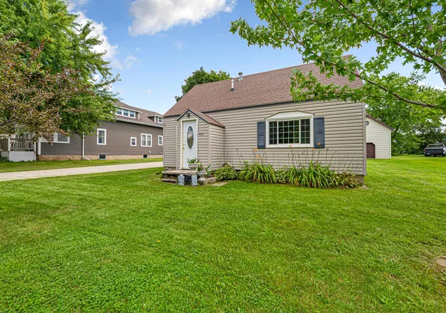 3rd image of 406 S Main St, Medford, MN 55049 | MLS# 7129568