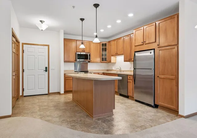 Photo 3 of Condo for sale at 7100 Metro Blvd #233, Minneapolis, MN 55439 | MLS# 7129591 | Listing updated on 2026-09-08