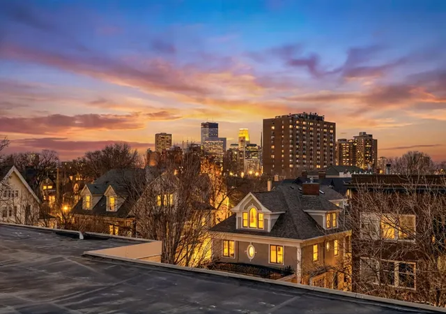 2nd image of 1912 Dupont Ave S #405, Minneapolis, MN 55403 | MLS# 7129603