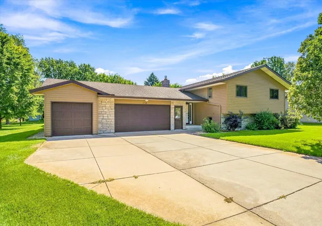 Photo 1 of Sale Pending at 1718 Hazelwood Cir, Saint Cloud, MN 56303 | MLS# 7129610 | Listing updated on 2026-08-28