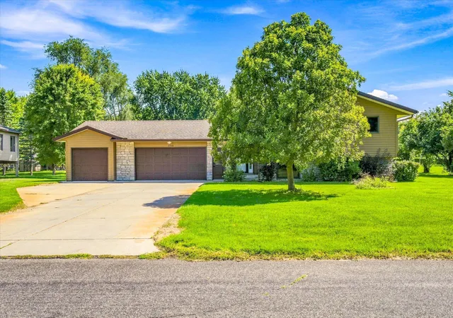 Photo 2 of Sale Pending at 1718 Hazelwood Cir, Saint Cloud, MN 56303 | MLS# 7129610 | Listing updated on 2026-08-28